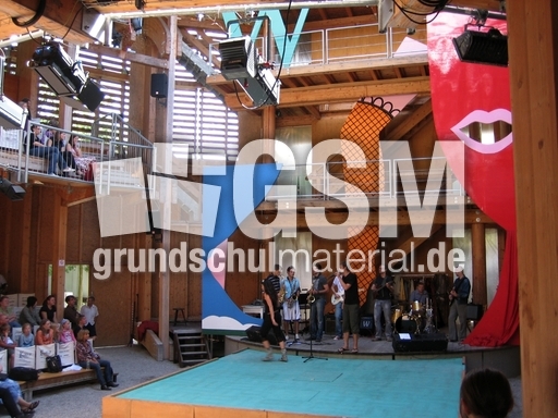 Haller Globe Theater innen.jpg